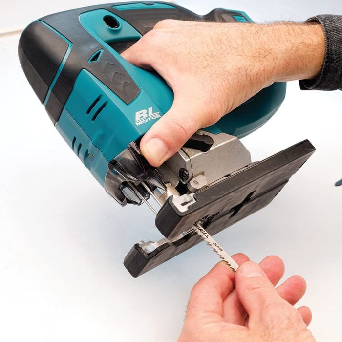 Аккумуляторный лобзик MAKITA DJV182Z (без АКБ)