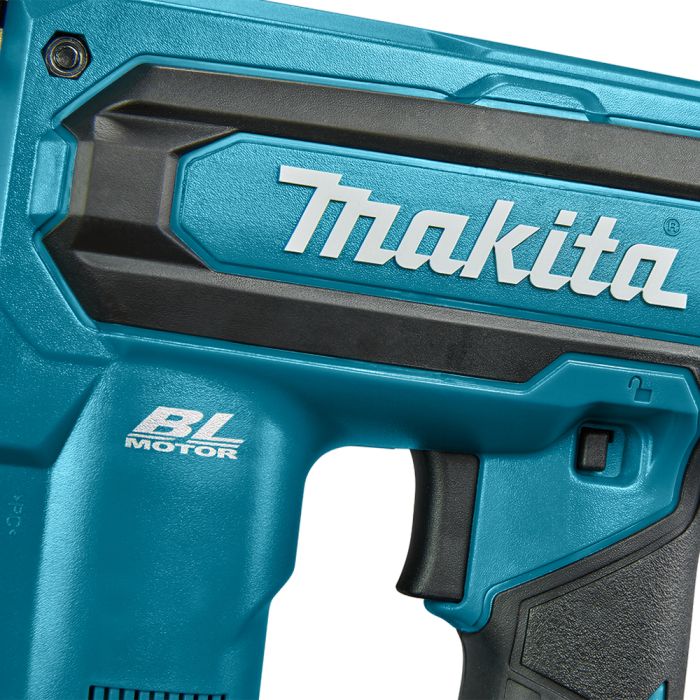 Акумуляторний штифтозабивний пістолет Makita XGT 40 V MAX PT001GD101